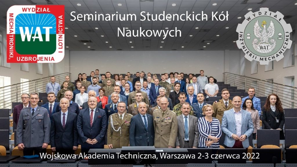 Uczestnicy XXXIX Seminarium Kół Naukowych Studentów stojący w sali obrad plenarnych – zdjęcie pamiątkowe