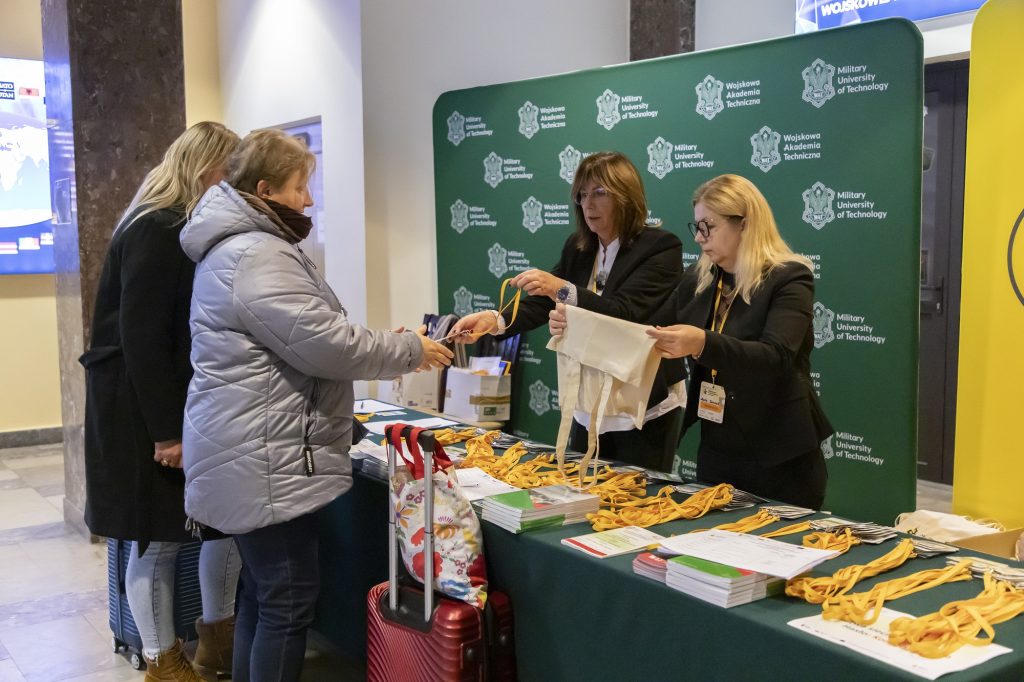 Rejestracja uczestników Konferencji w holu Klubu WAT