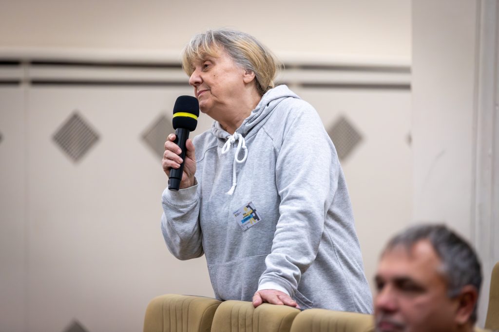 Pani Alicja Jankiewicz, Koordynatorka "NIEPELNOSPRAWNILUBLIN.PL" podczas dyskusji.